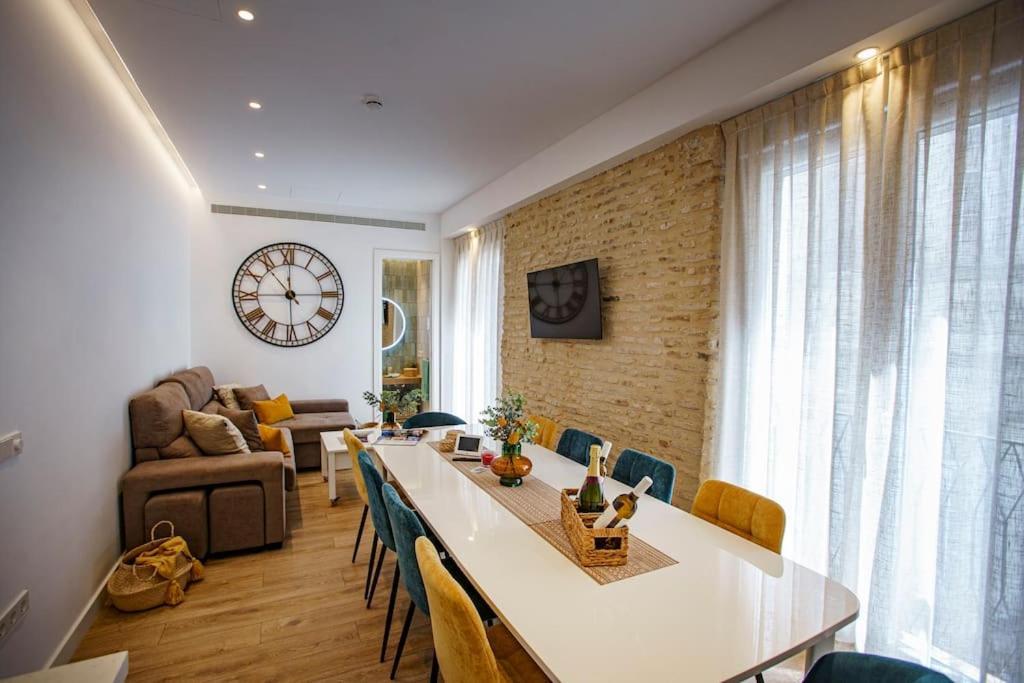 Mini Hotel In The Heart Of Sevilla For Exclusive Usage Exterior photo