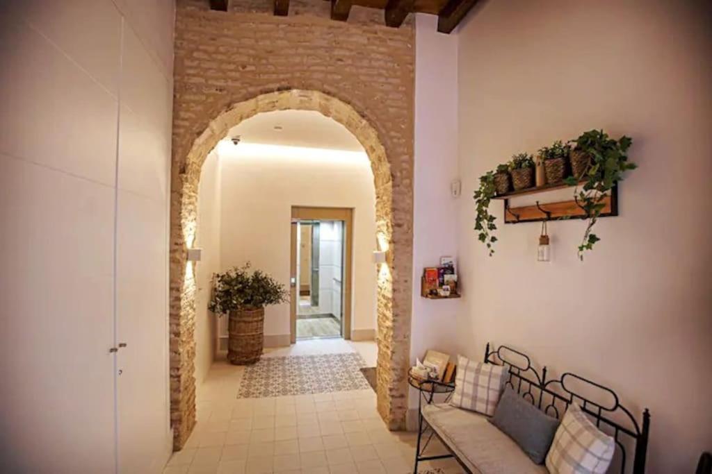 Mini Hotel In The Heart Of Sevilla For Exclusive Usage Exterior photo
