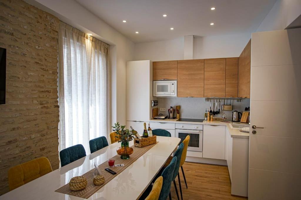 Mini Hotel In The Heart Of Sevilla For Exclusive Usage Exterior photo
